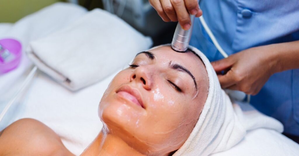 Hydra Facial treatment in Indore with exfoliation, hydration, and serum infusion