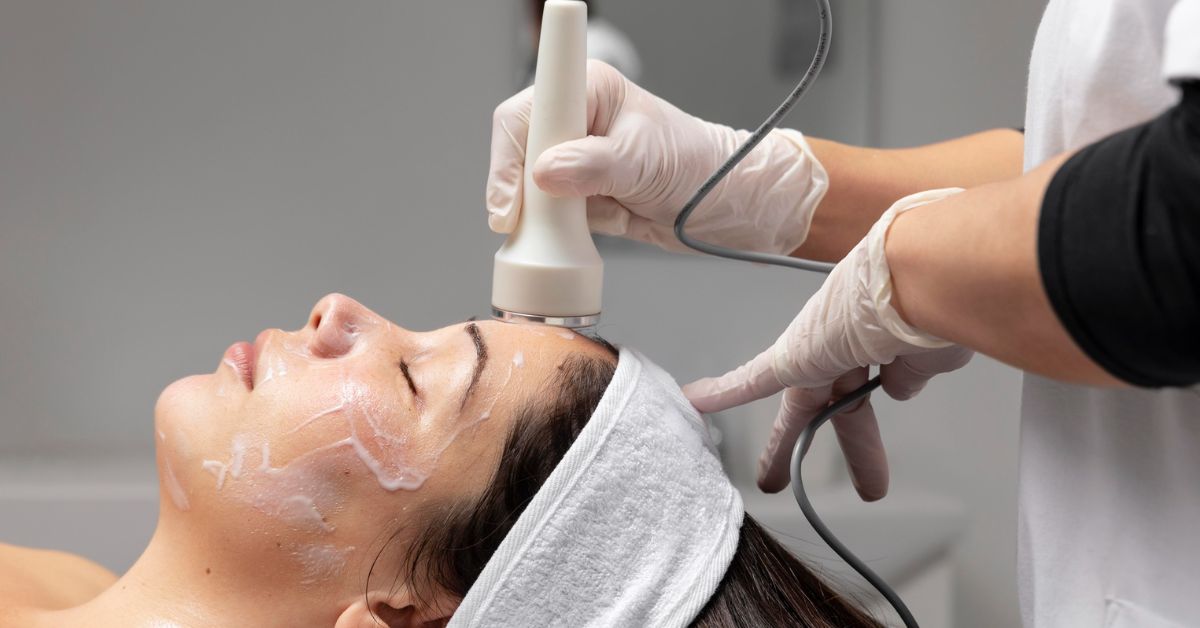 hydrafacial in Indore treatment for deep cleansing and glowing, hydrated skin.